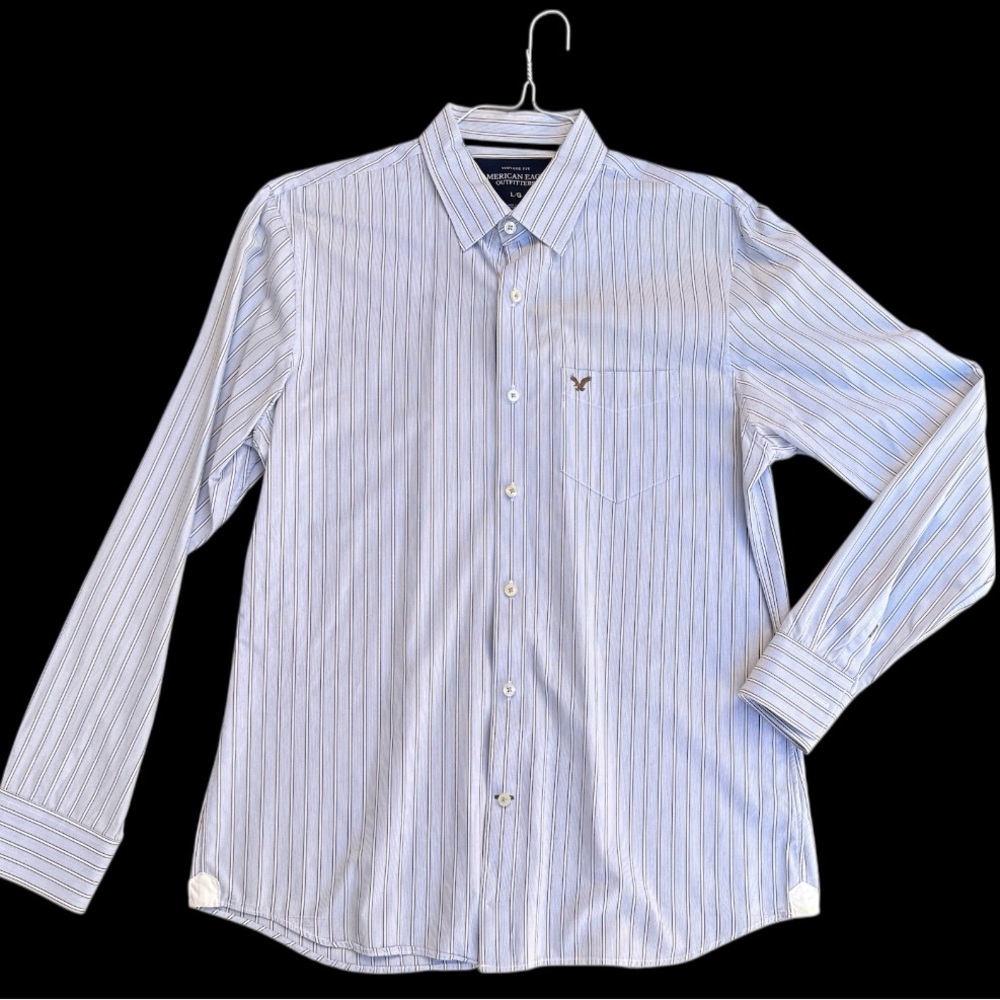 American Eagle Outfitters White and Blue Striped Shirt large